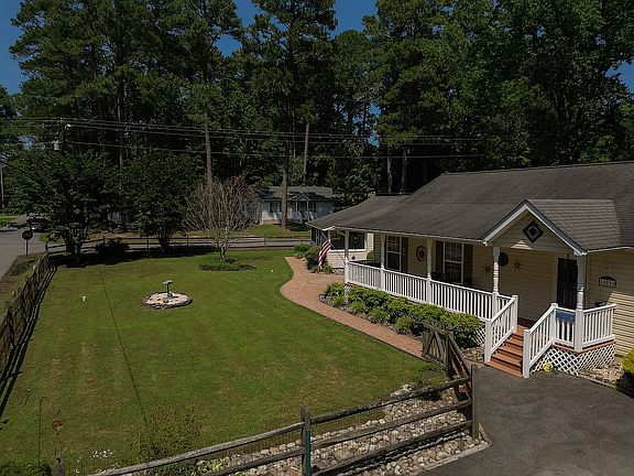 3rd image of 18050 Cypress Dr