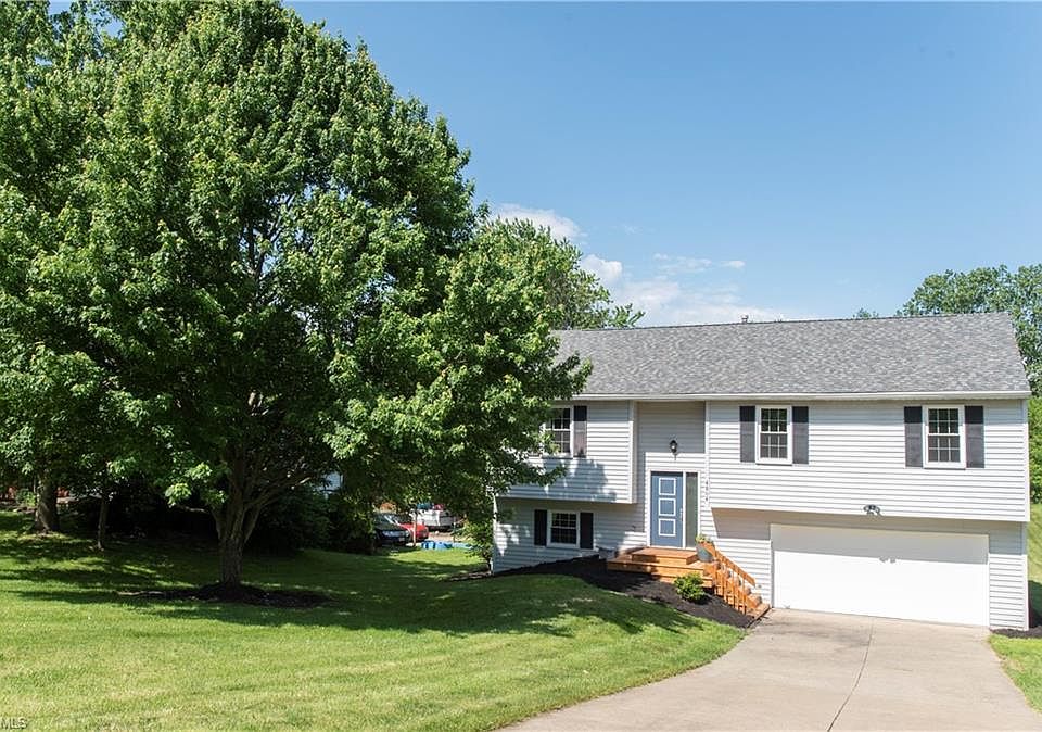 1st image of 4864 Debbie Dr