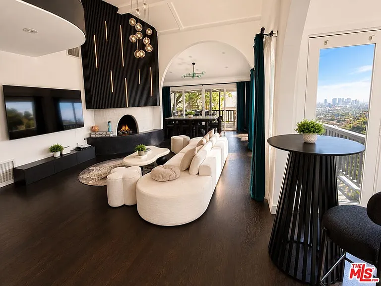 8810 Hollywood Blvd — Photo 11