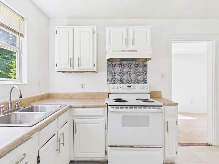 624 Fayette Ave — Photo 11