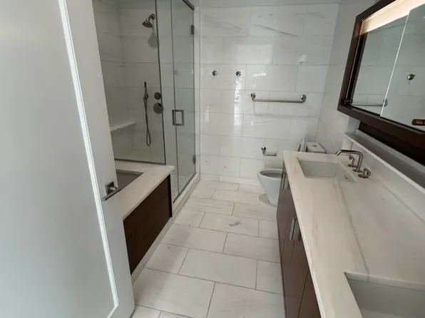 60 Riverside Boulevard image 12 of 27