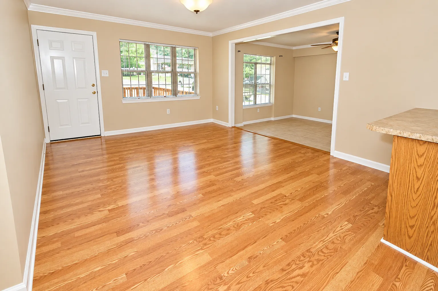 3 bed, 1.5 bath, 1377 sqft, $1,600 — Photo 3