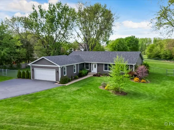 3N488 Balkan Dr, St Charles, IL 60175