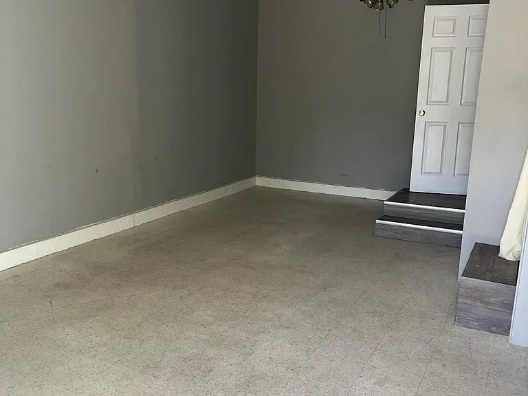 2800 S Mansfield Ave — Photo 9