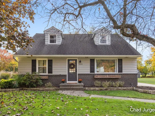 1024 Cypress Dr, Jenison, MI 49428