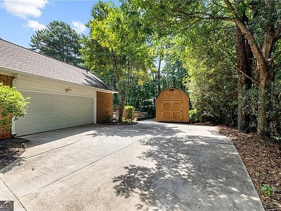 5th image of 306 Ashford Pl