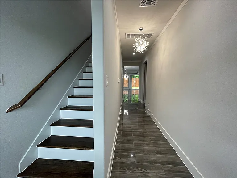 2417 N Winnetka Ave — Photo 3