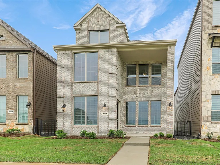 1506 Lake District Dr — Photo 1
