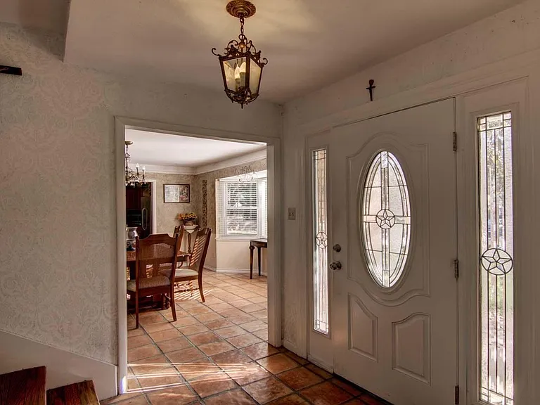 1202 Tanglewood Trl — Photo 4