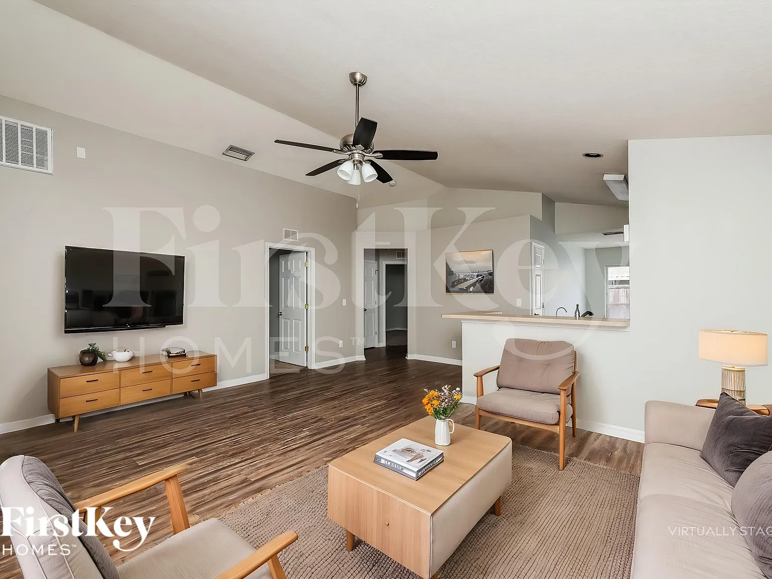 4 bed, 2.0 bath, 1342 sqft, $1,805 — Photo 4