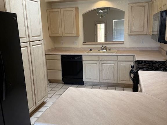 4th image of 1105 Tony Sanchez Dr SE