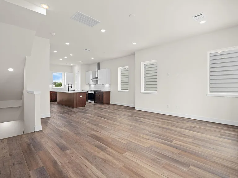 3905 Pinemont Dr #F — Photo 10