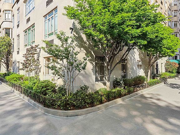 4th image of 870 5th Ave APT 1E
