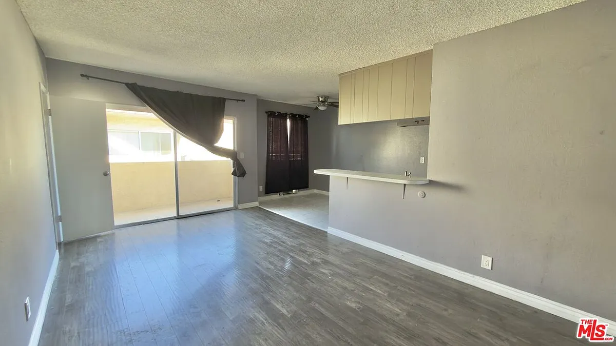 Building Photo - 837 S Ardmore Ave #1
