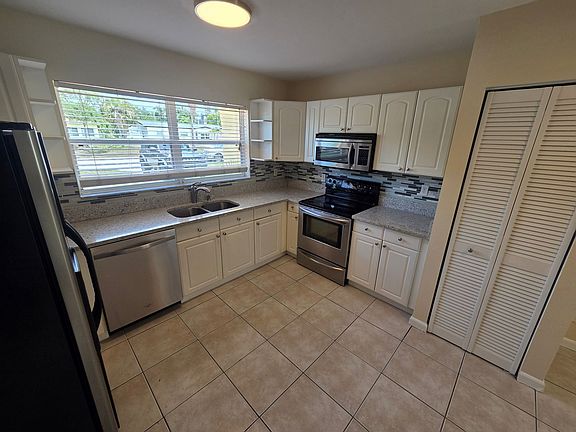 5th image of 2910 W Pearl Ave