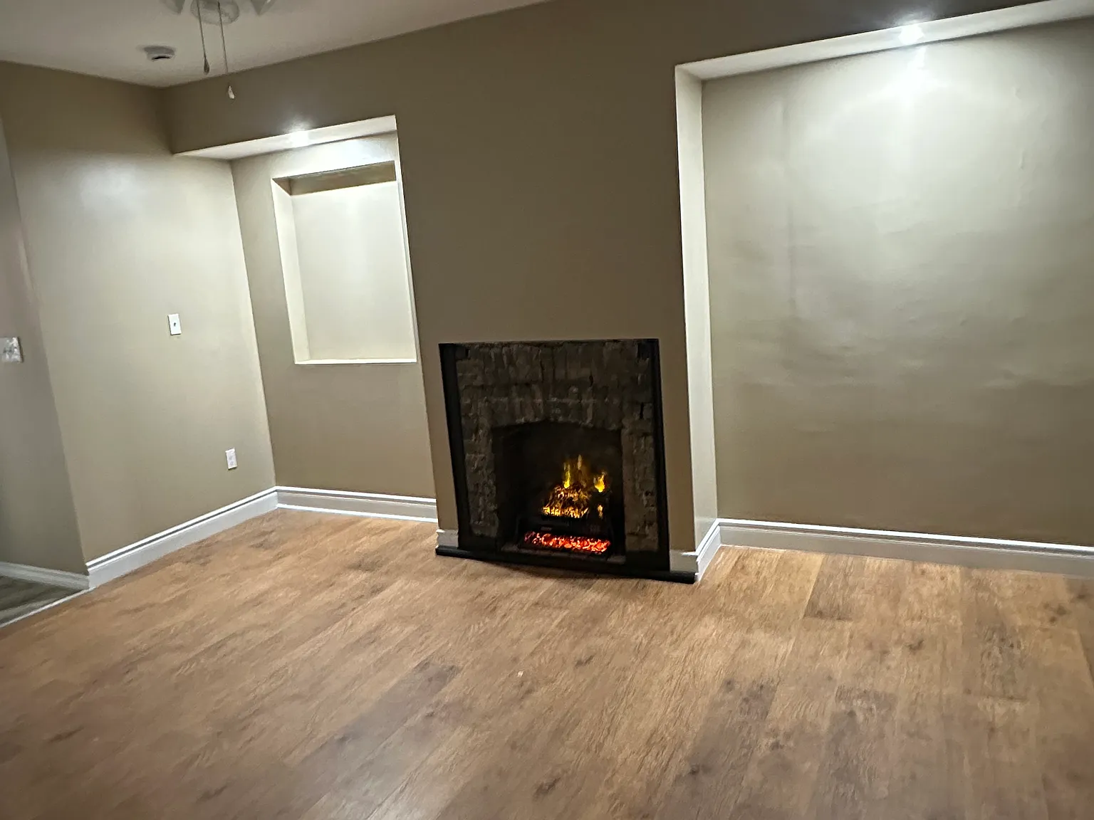 Studio, 450 sqft, $1,250 — Photo 3