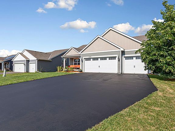 3rd image of 1520 Willow Cir