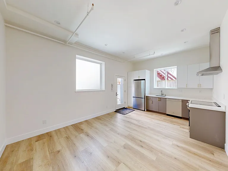 2952 Folsom St — Photo 3