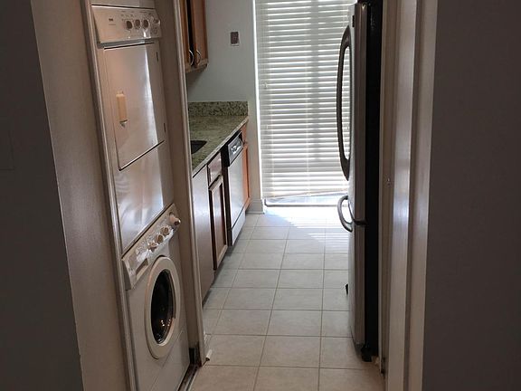 3rd image of 3123 Hawthorne Dr NE #3123