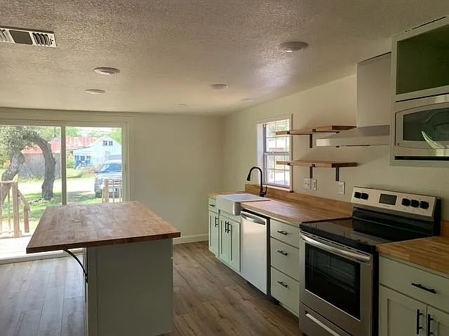 510 Avenue F — Photo 13