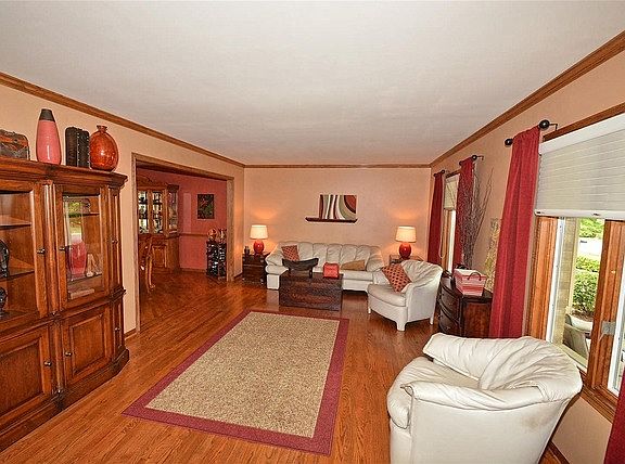 4th image of 12109 Longmeadow Ln