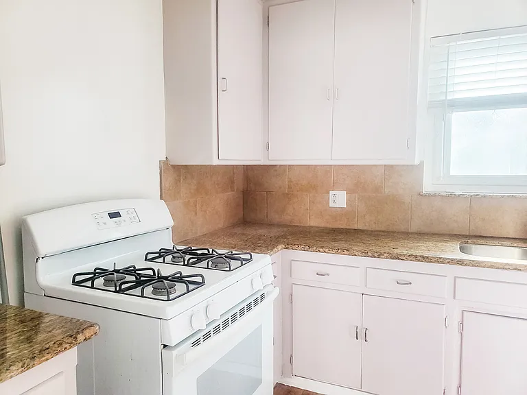 1123 S Cochran Ave #3 — Photo 5