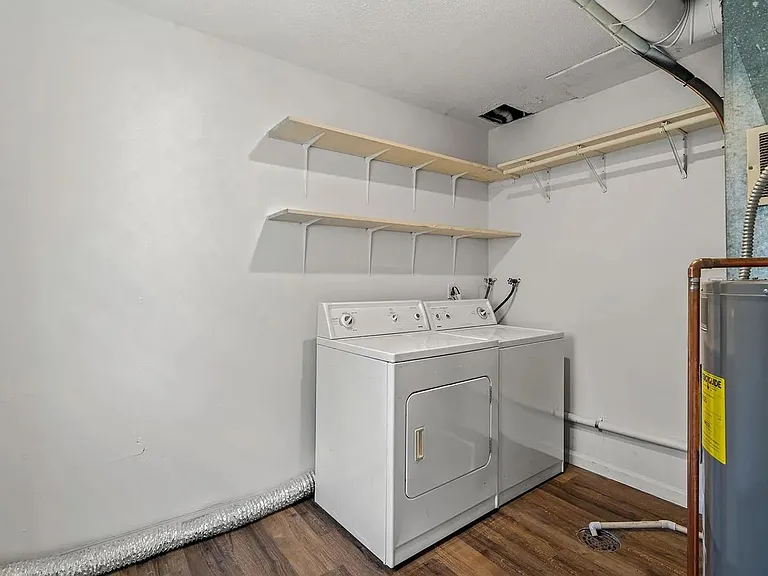 1304 Essex Ct — Photo 13
