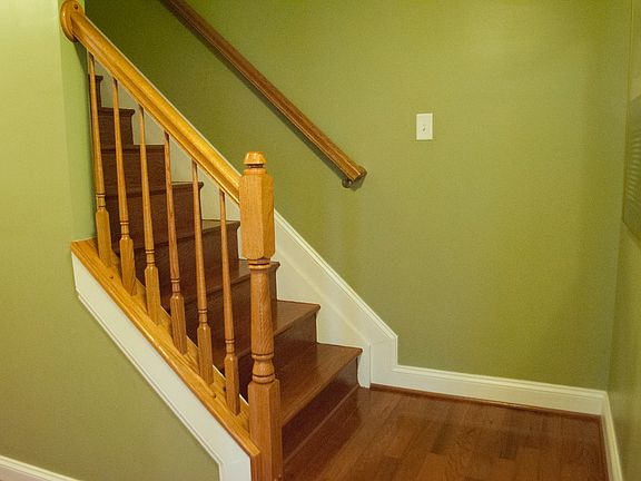 Oak stairs to 2nd floor