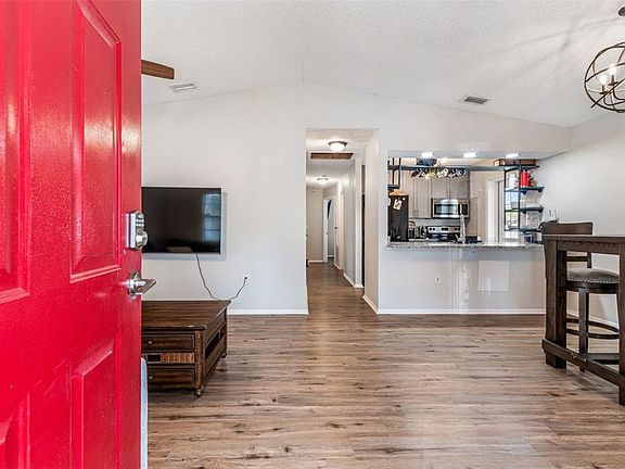 2nd image of 2101 W Cherry St