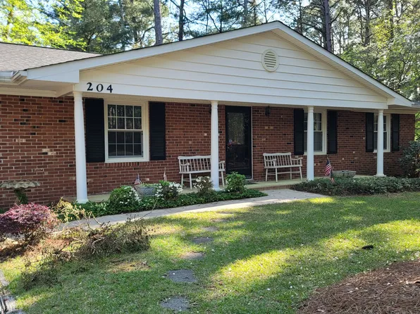 204 Selkirk Trl, Southern Pines, NC 28387