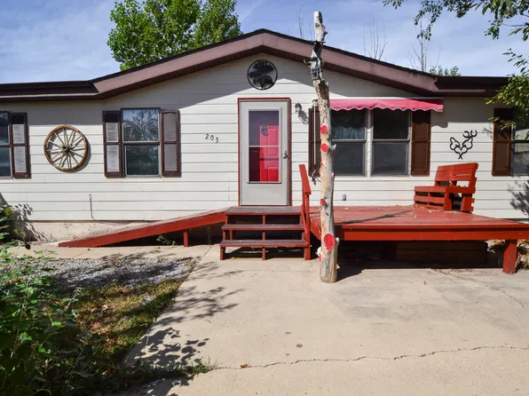 203 Valley View Ave, Lewistown, MT 59457