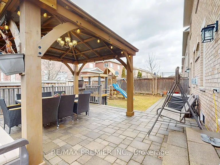 48 Heron Hollow Ave — Photo 3