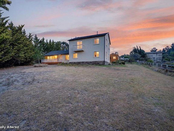 3rd image of 4 Bayview Rd