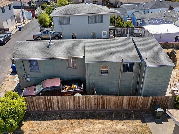 4th image of 728 Commercial Ave
