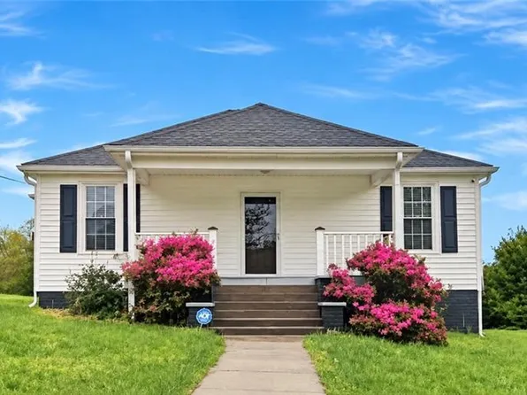 728 Osborne St, Eden, NC 27288
