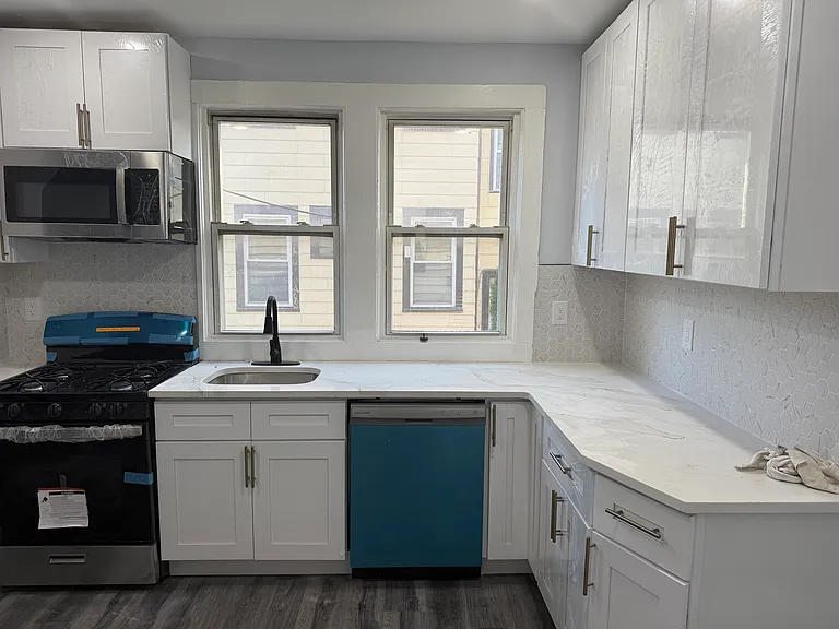 27 Berkeley Pl #1 — Photo 2