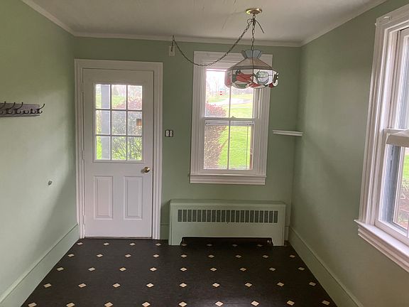 Eat-in kitchen area