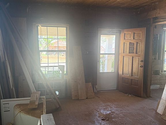 4th image of 607 W 3rd St