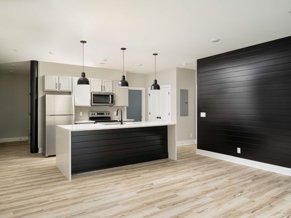 1711 Commerce St #201