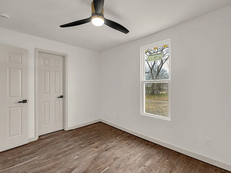 1017 W Newton St — Photo 14