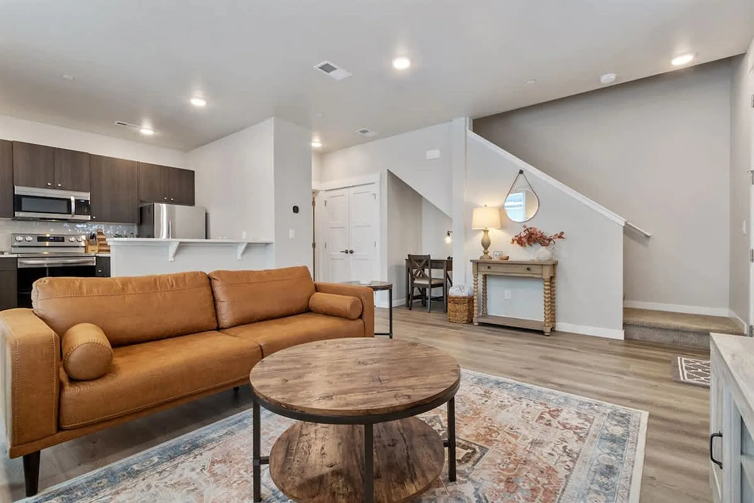 2 bed, 2.0 bath, $5,108 — Photo 3