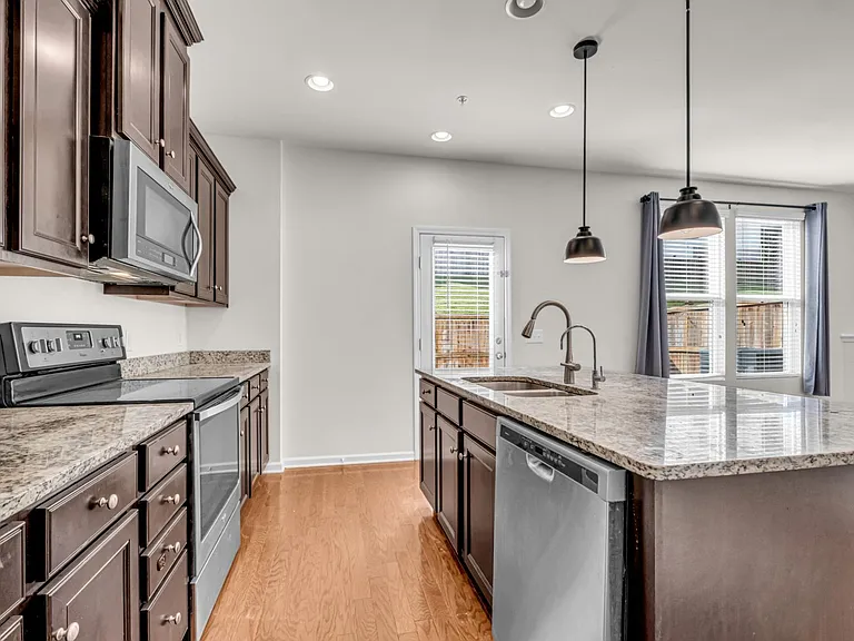 1034 Livingstone Ln — Photo 6