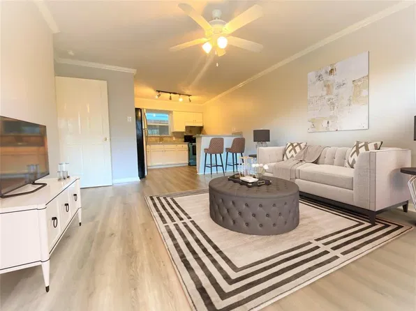 911 Byrne St, Houston, TX