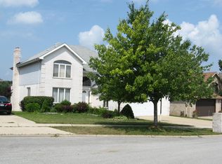 8946 Birch Ln, Hickory Hills, IL 60457