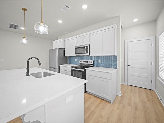 4th image of 1701 Cuppett Cir