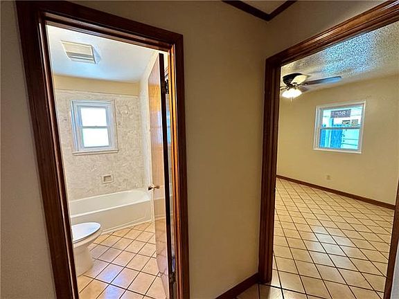 3rd image of 4024 Beech St