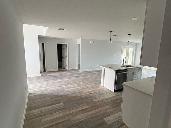 5th image of 843 W Gage Ln