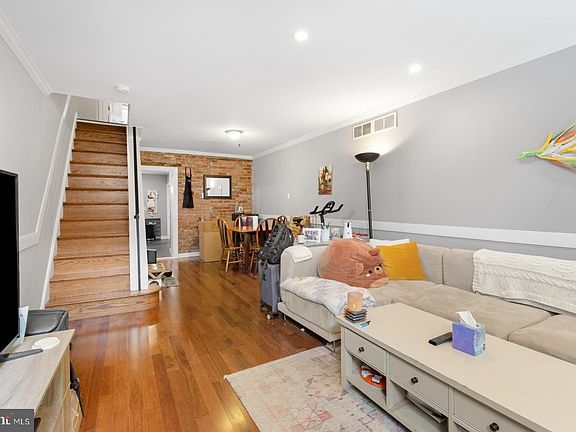 2nd image of 1519 Montrose St