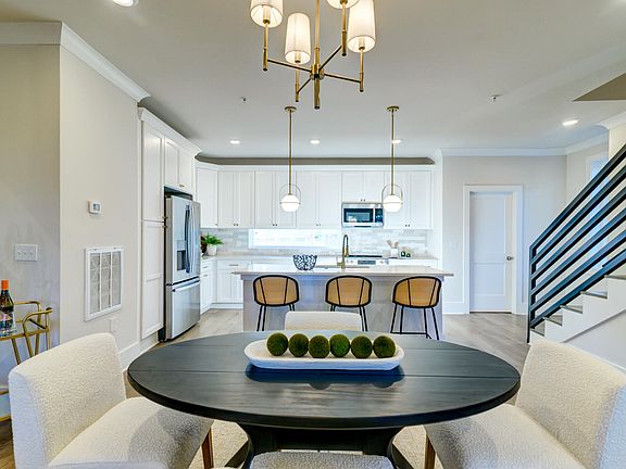 5th image of 1150 Valdosta St #401