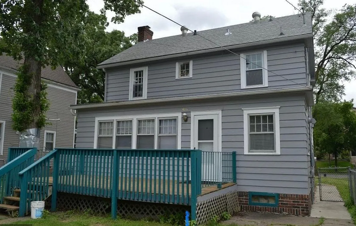 Building Photo - 406 7th Ave S